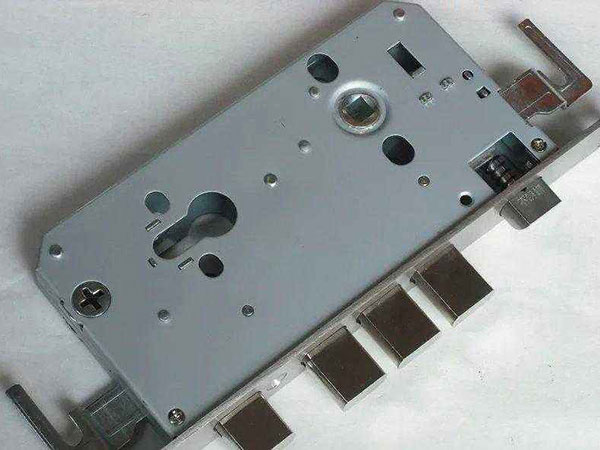 宏伟24小时上门开锁公司