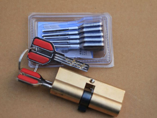 宏伟24小时上门开锁公司