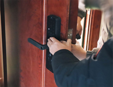 宏伟24小时上门开锁公司